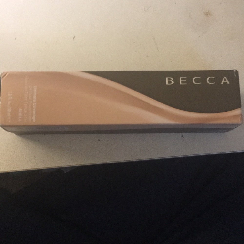 NEW IN BOX BECCA ULTIMATE COVERAGE FOUNDATION